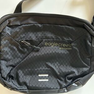 Eagle creek wayfinder crossbody bag. Excellent condition